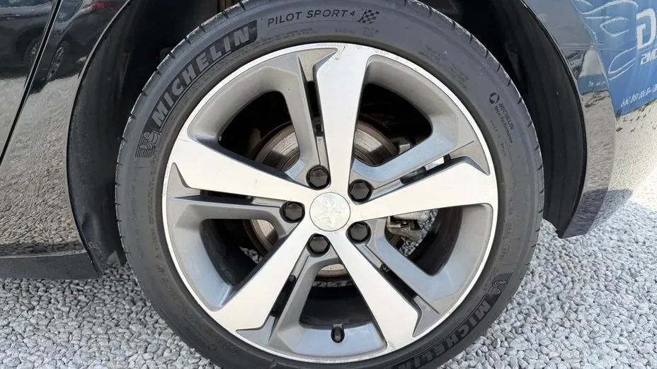 PEUGEOT 308 -