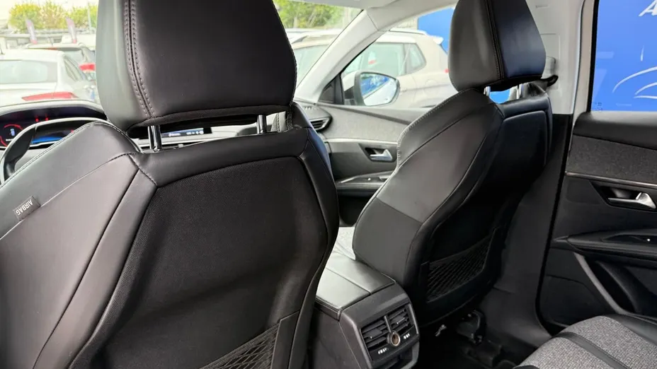 PEUGEOT 3008 -