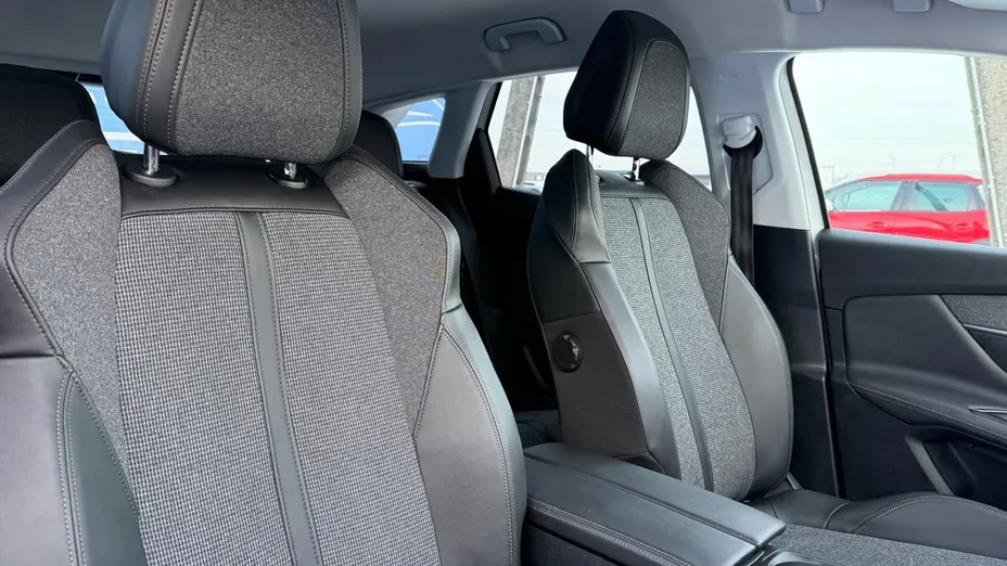 PEUGEOT 3008 -