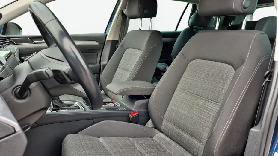 VOLKSWAGEN Passat -