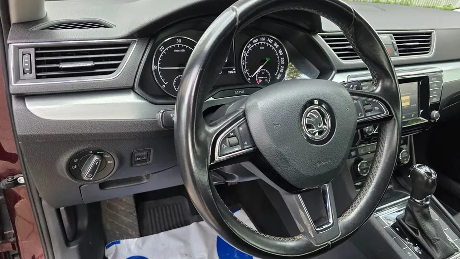 SKODA Superb -