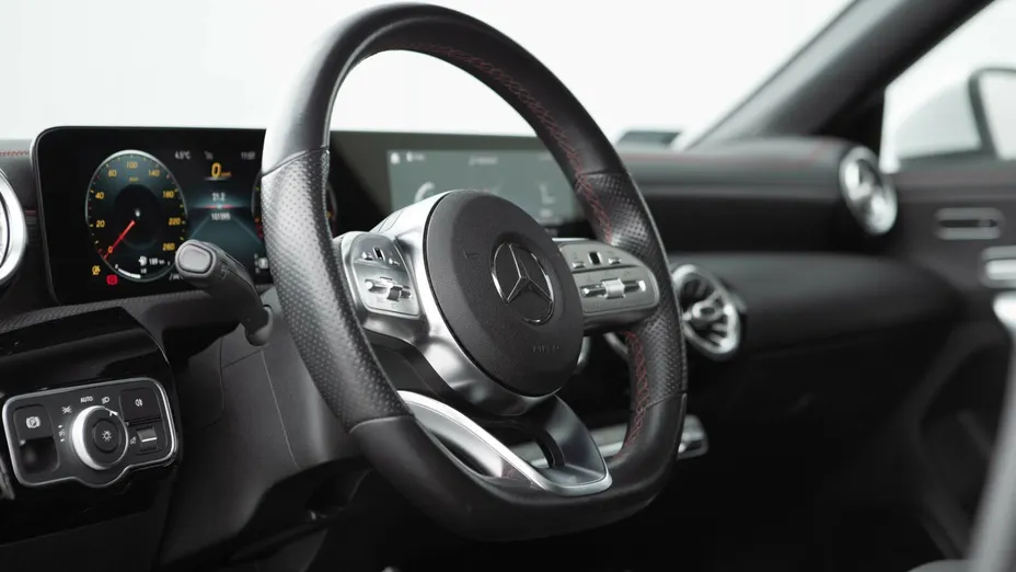 MERCEDES-BENZ CLA CLA 250 AMG Line 7G-DCT