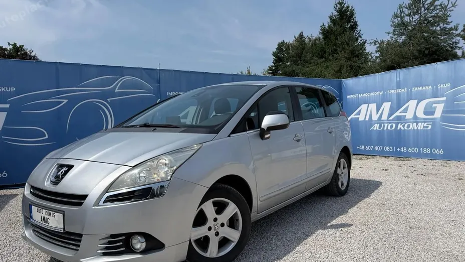 PEUGEOT 5008 -
