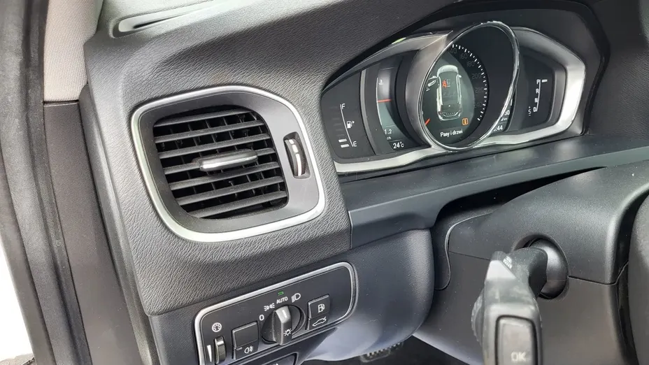 VOLVO V60 -