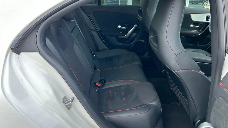 MERCEDES-BENZ CLA CLA 200 AMG Line 7G-DCT