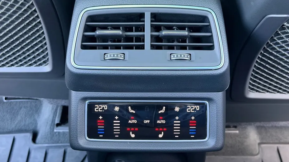AUDI e-tron -