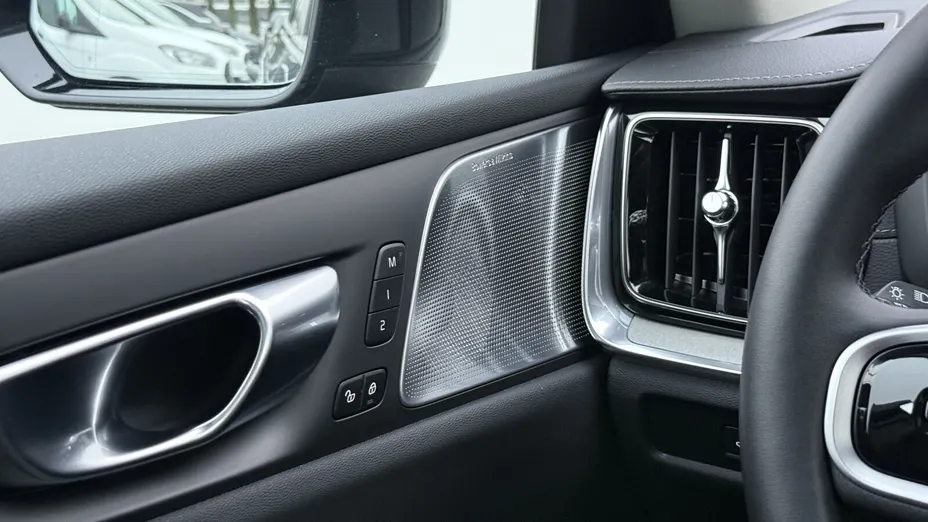 VOLVO V60 V60 T8 AWD Plug-In Hybrid Ultra Dark aut