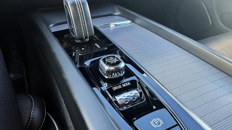 VOLVO XC60 XC60 B4 D AWD R-Design aut