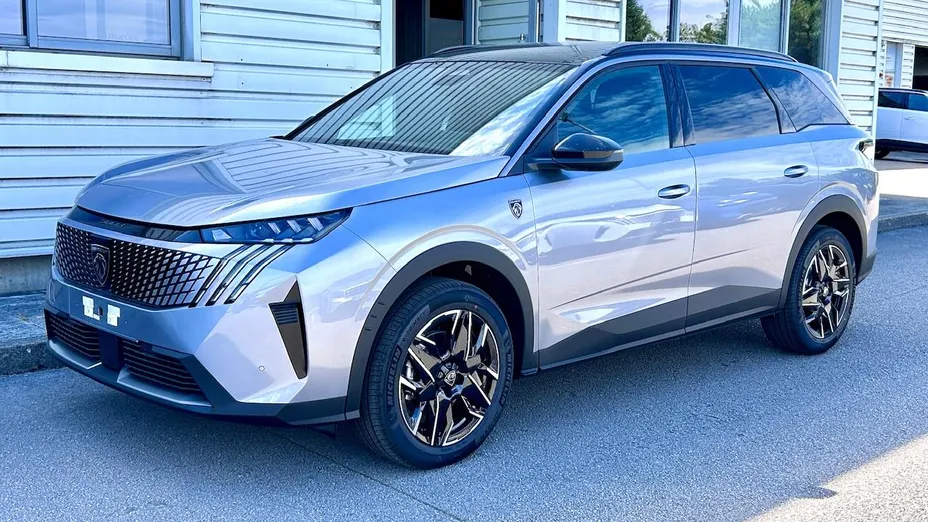 PEUGEOT 5008 -