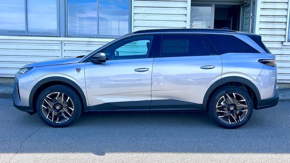 PEUGEOT 5008 -