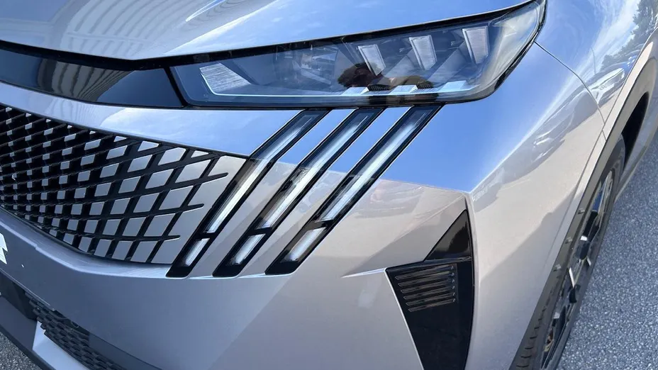 PEUGEOT 5008 -