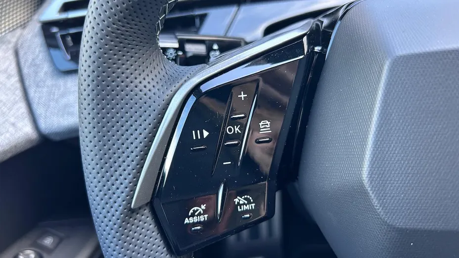 PEUGEOT 5008 -
