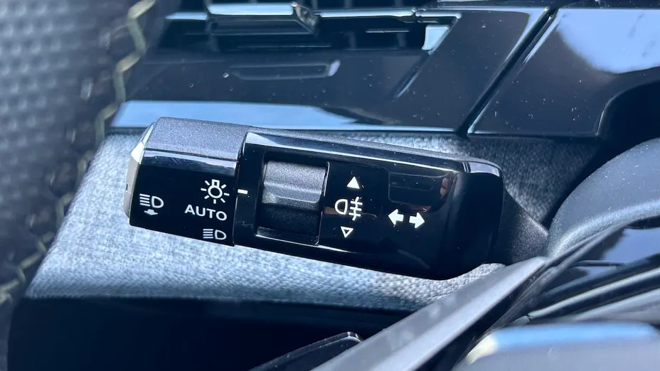 PEUGEOT 5008 -