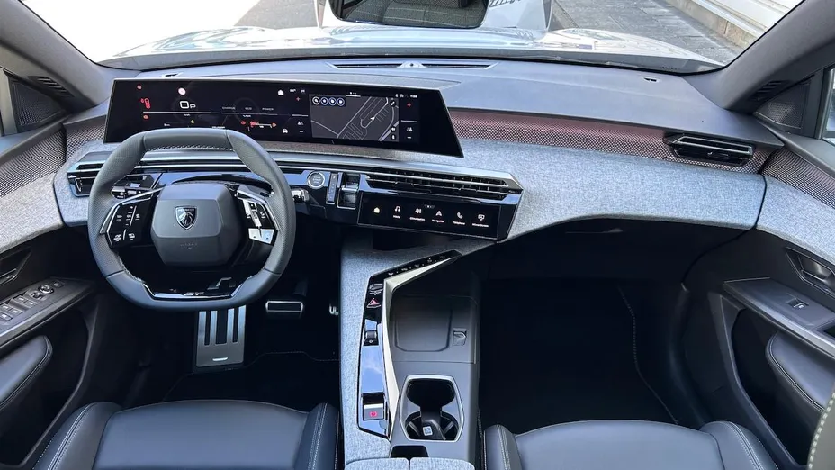 PEUGEOT 5008 -