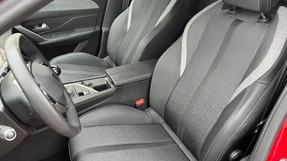 PEUGEOT 308 -