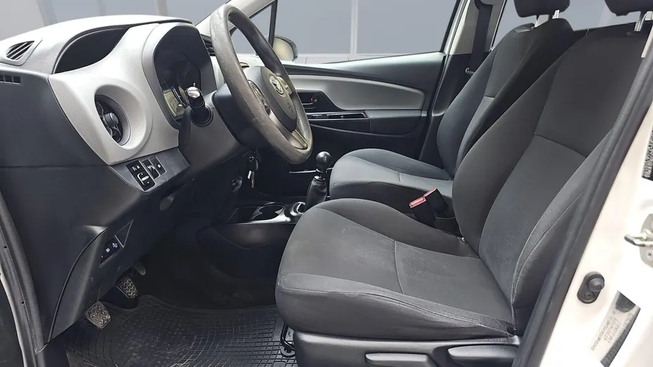 TOYOTA Yaris Yaris 1.5 Active