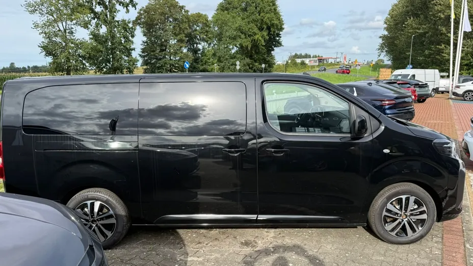 PEUGEOT Traveller Traveller 2.2 BlueHDi Long Business VIP EAT8 Nowy