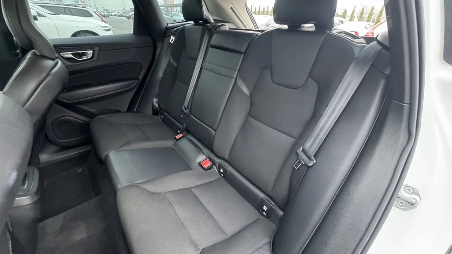 VOLVO XC60 XC60 B4 D AWD Momentum Pro aut