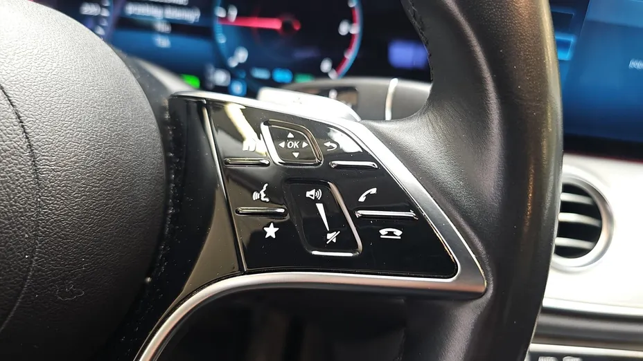 MERCEDES-BENZ E Klasa E 220 d 4-Matic