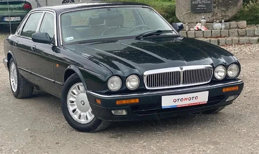 JAGUAR XJ -