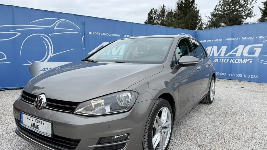VOLKSWAGEN Golf -
