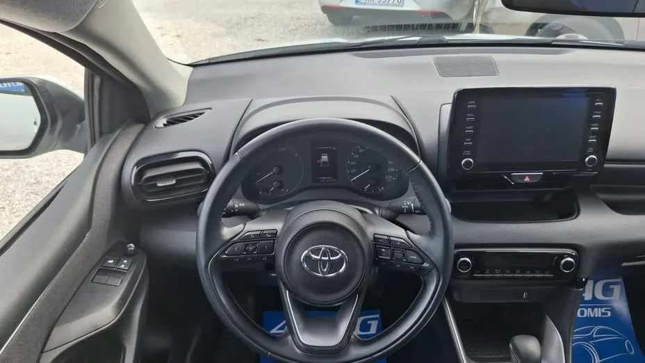 TOYOTA Yaris -