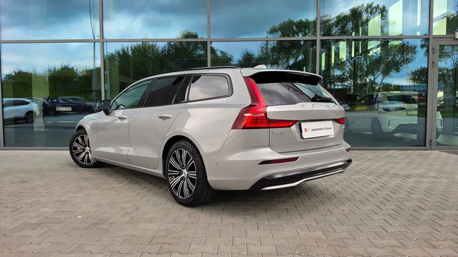 VOLVO V60 V60 T6 AWD Plug-In Hybrid Plus Dark aut