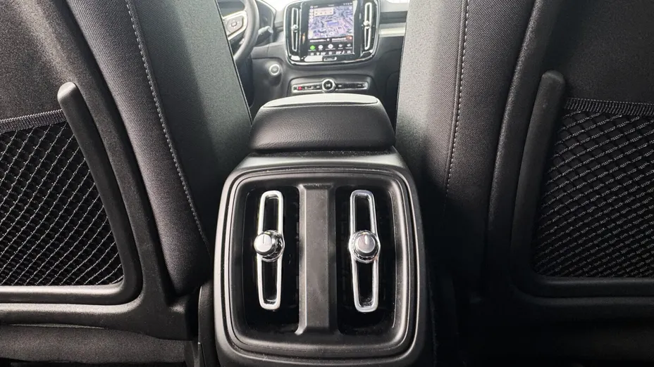 VOLVO XC40 XC40 B3 Plus Dark aut