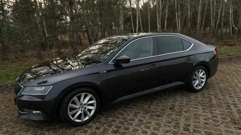 SKODA Superb -