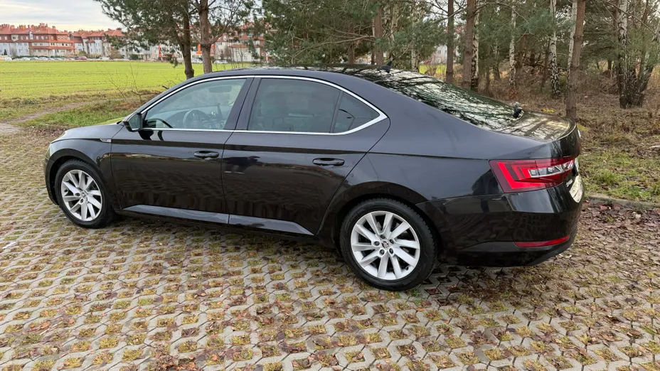 SKODA Superb -