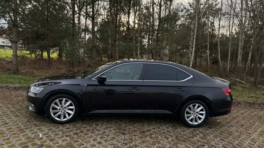 SKODA Superb -