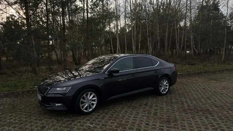 SKODA Superb -