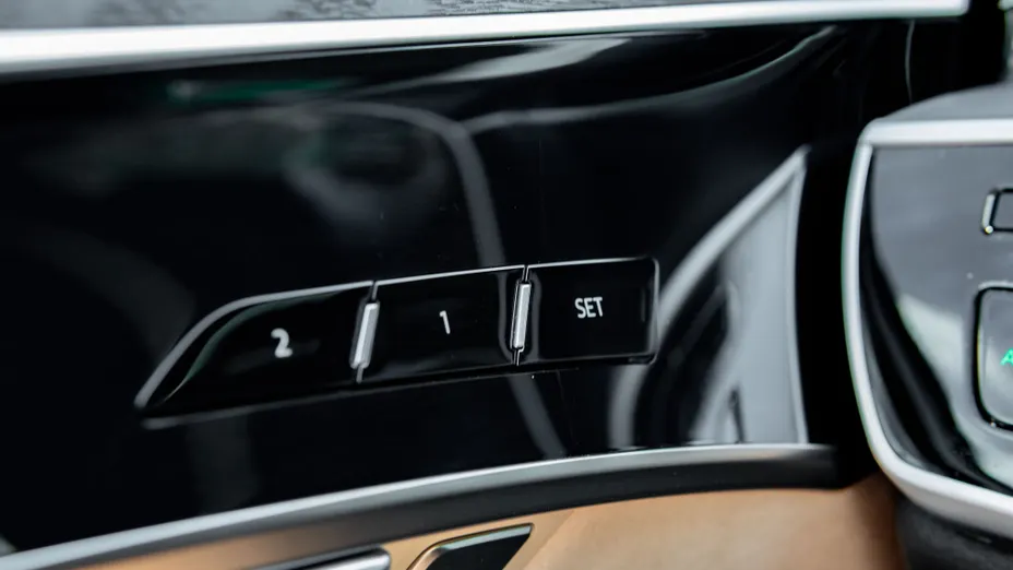 AUDI A8 A8 L 55 TFSI mHEV Quattro Tiptr.