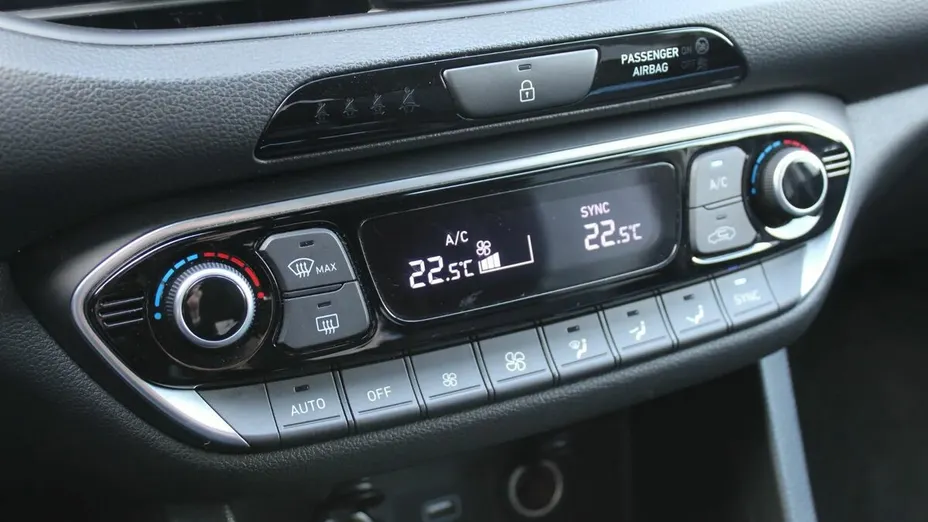 HYUNDAI i30 i30 1.0 T-GDI Smart