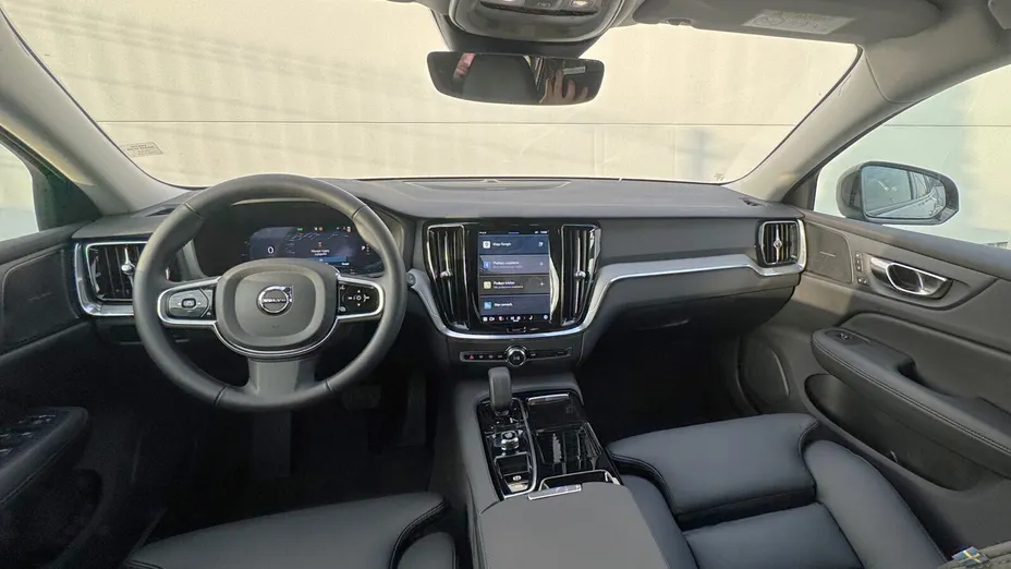 VOLVO V60 V60 T6 AWD Plug-In Hybrid Plus Dark aut