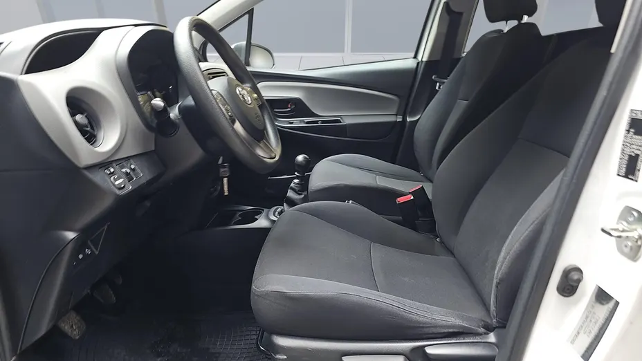 TOYOTA Yaris Yaris 1.5 Active