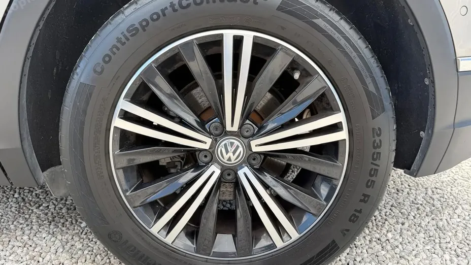 VOLKSWAGEN Tiguan -