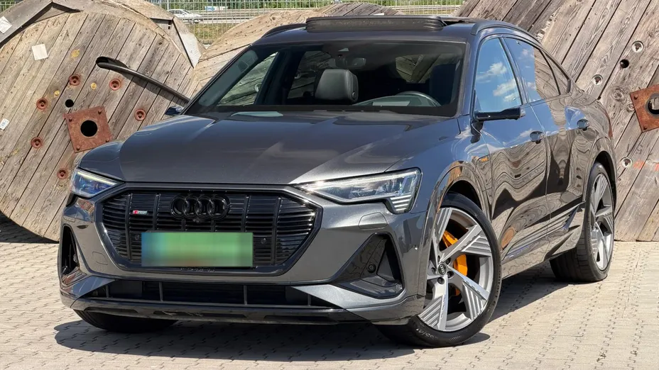 AUDI e-tron -
