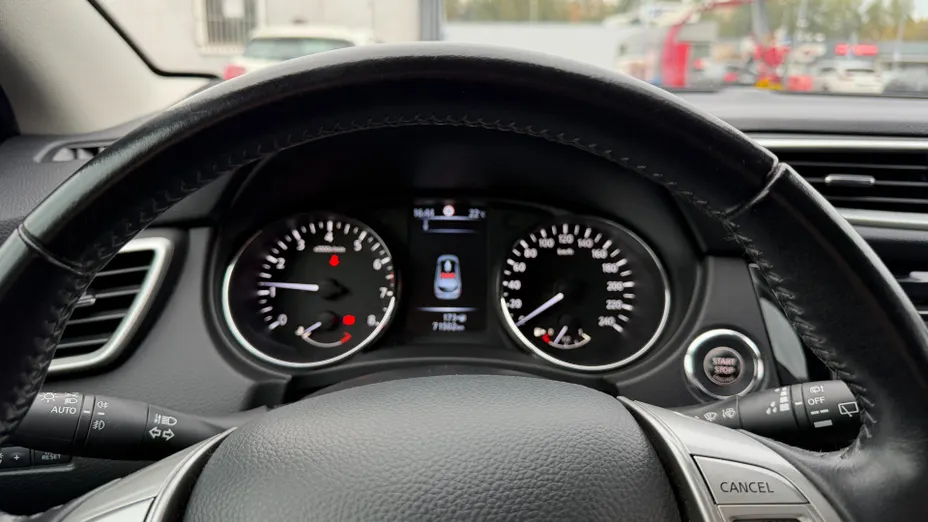NISSAN Qashqai -