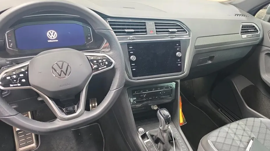 VOLKSWAGEN Tiguan -