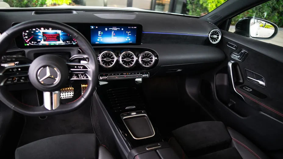 MERCEDES-BENZ A Klasa A 250 e PHEV AMG Line 8G-DCT