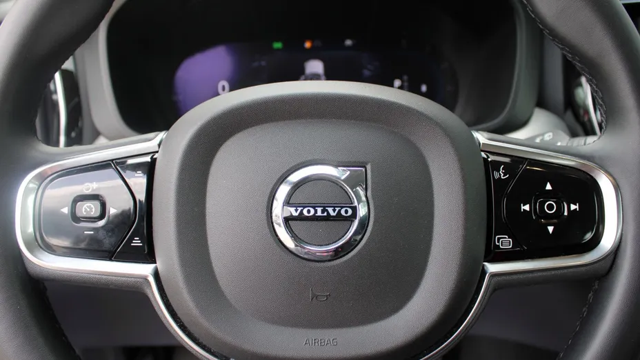 VOLVO XC60 XC60 B4 D AWD Plus Dark aut