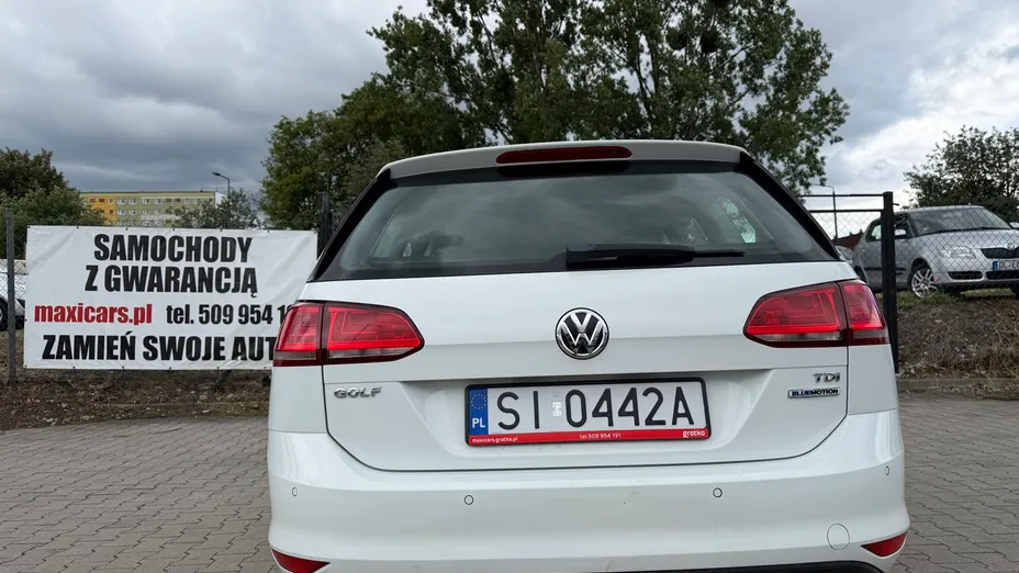VOLKSWAGEN Golf -