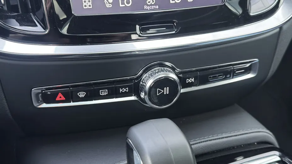 VOLVO V60 V60 T6 AWD Plug-In Hybrid Plus Dark aut
