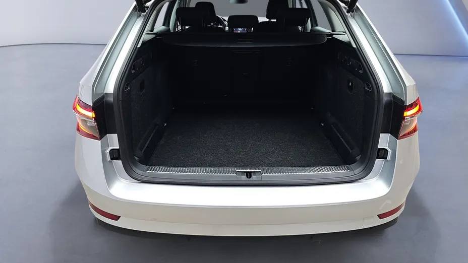 SKODA Superb Superb 2.0 TDI SCR Ambition