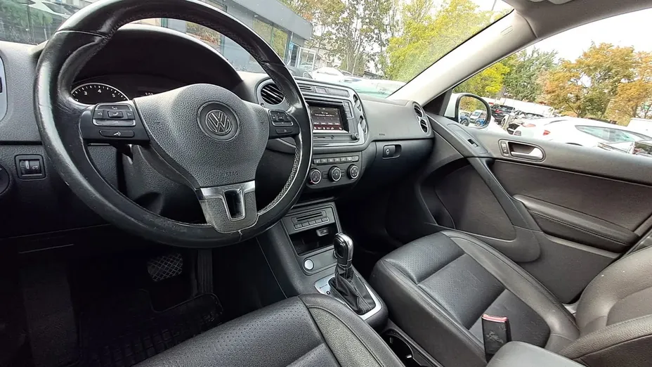 VOLKSWAGEN Tiguan -