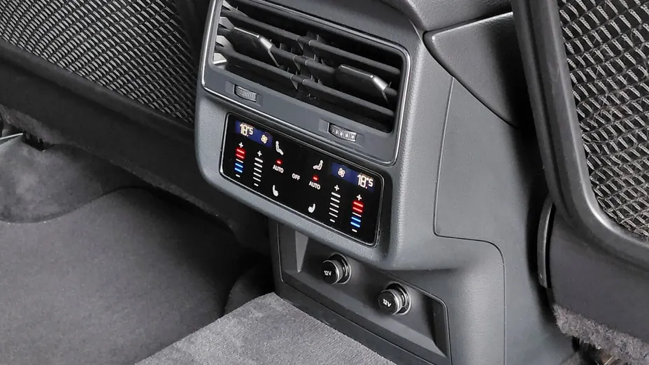 AUDI Q8 -