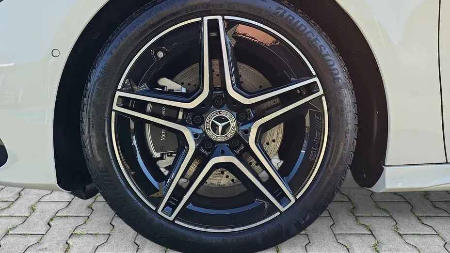 MERCEDES-BENZ A Klasa A 220 4-Matic AMG Line 8G-DCT