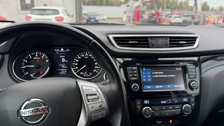 NISSAN Qashqai -