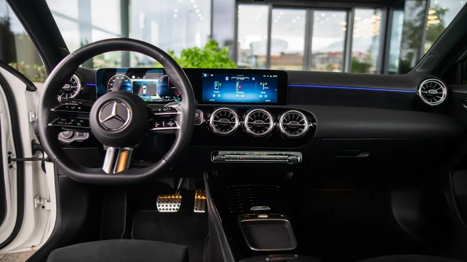 MERCEDES-BENZ A Klasa A 250 e PHEV AMG Line 8G-DCT